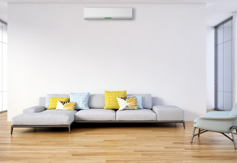 salon avec climatisation et parquet massif